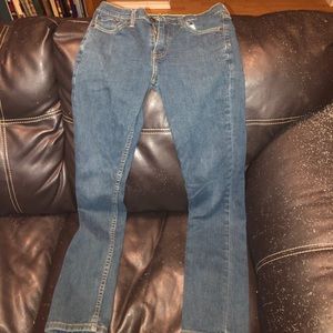 I’m selling 29 32 Levi jeans